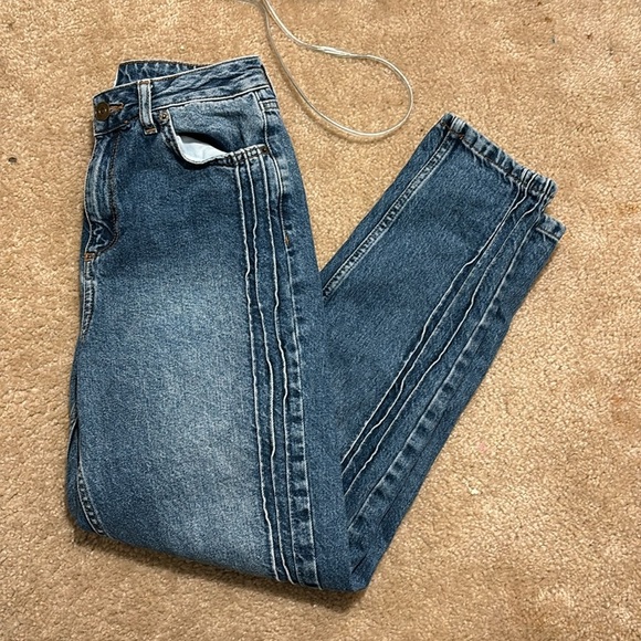 women’s bdg mom jeans - Picture 3 of 4
